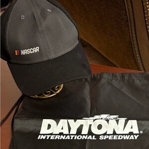 NASCAR/DAYTONA SnapBack Adjustable Hat w Lightweight Drawstring bag